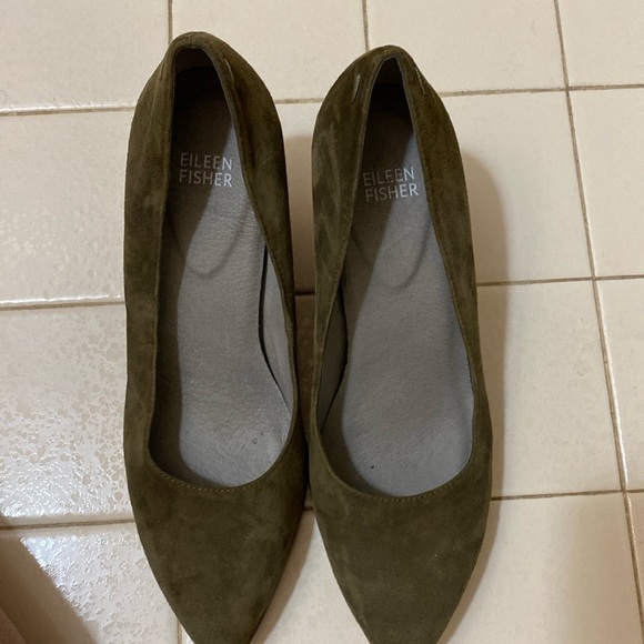 Eileen Fisher Vero Cuoio Green Suede
Block Heels - Picture 1 of 5